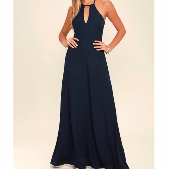 Lulus Dresses & Skirts - Lulu’s Keyhole Halter Dress 👗